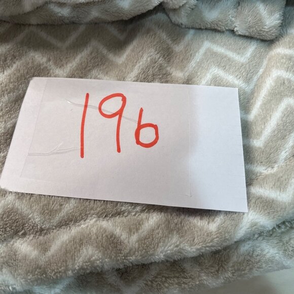 Circo Throw Gray Chevron Pattern 60”" x 45”Polyester Soft & Cozy 19b - Picture 7 of 7